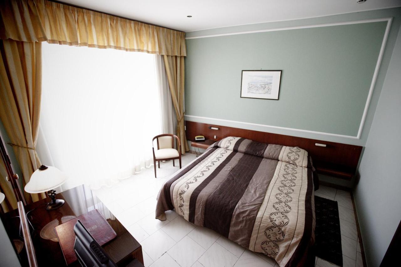 Hotel Continental Taormina Oda fotoğraf
